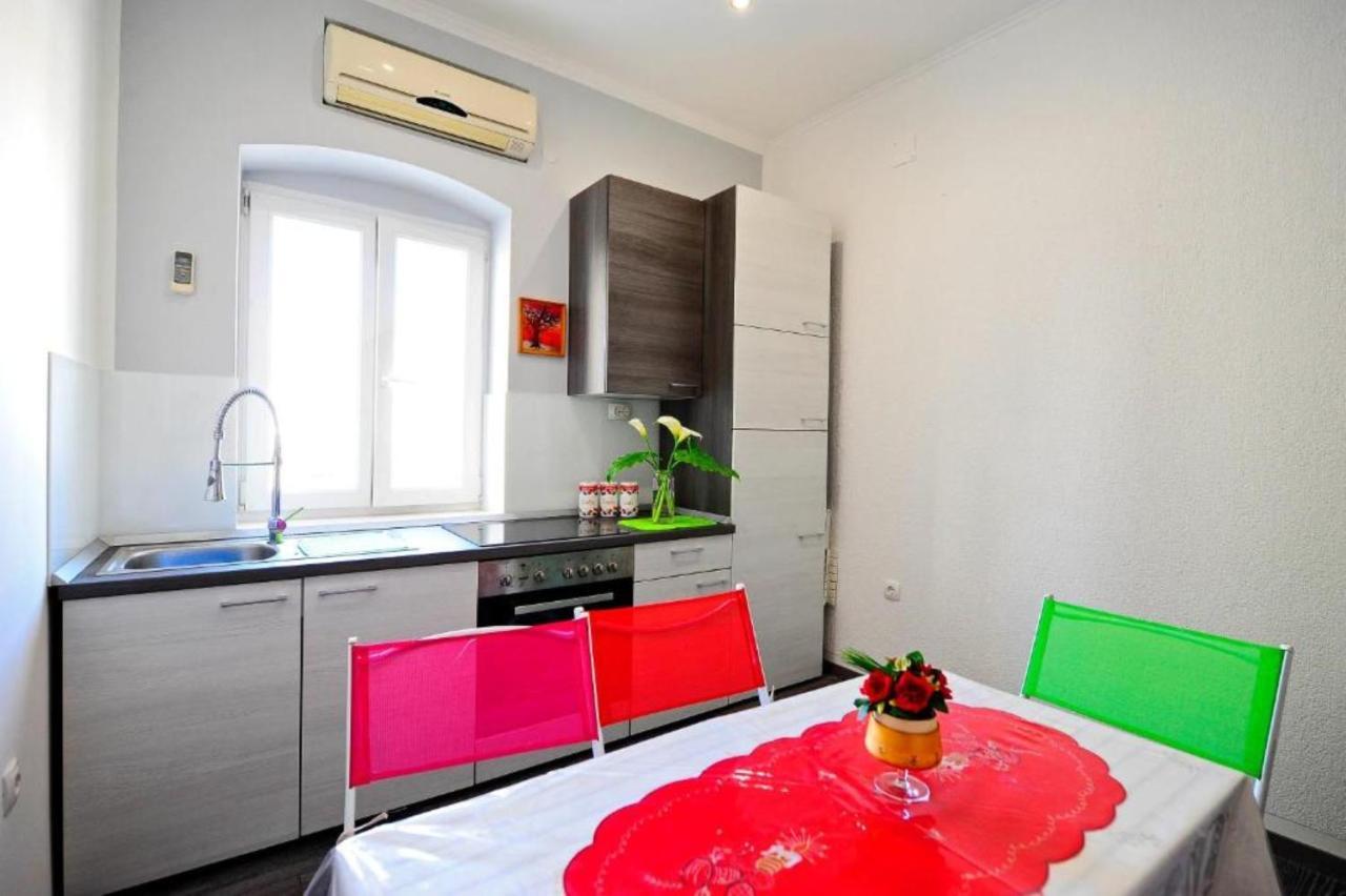 Apartments Bulovic In The Very Center Of Split Exterior photo