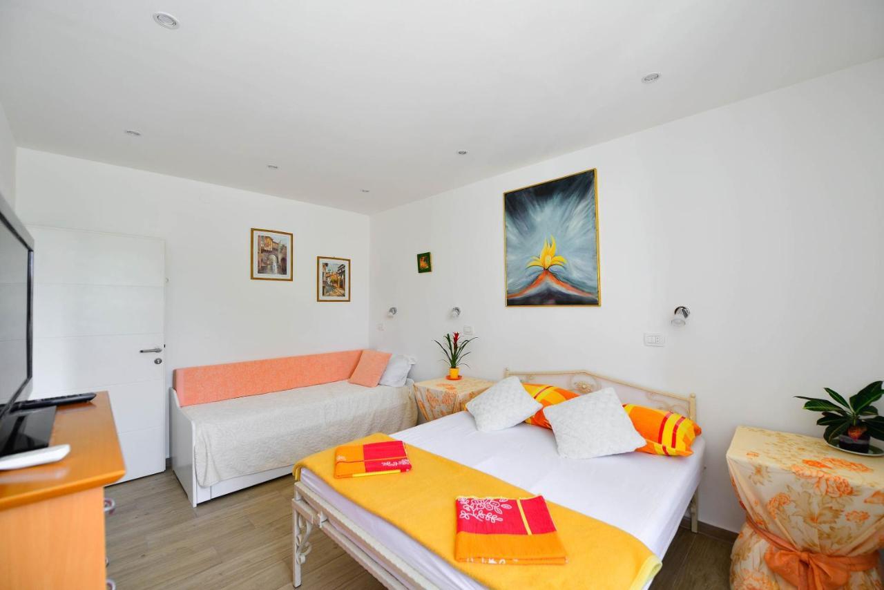 Apartments Bulovic In The Very Center Of Split Exterior photo
